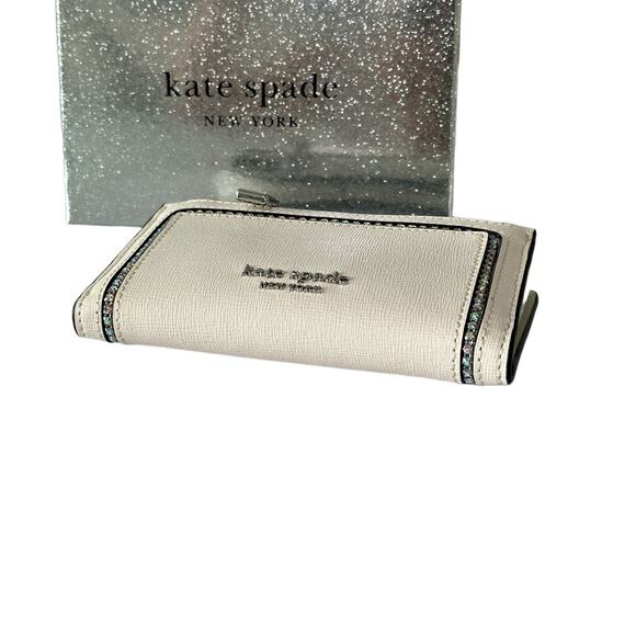 NWT Kate Spade White Wallet with Silver  accents. Includes gift 🎁 box - Picture 8 of 15
